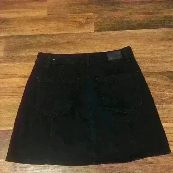 American Eagle black button down Jean mini skirt. - Picture 2 of 2